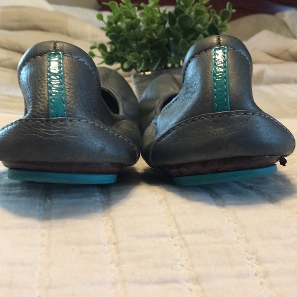 SOLD Metallic Pewter Tieks - Picture 4 of 8